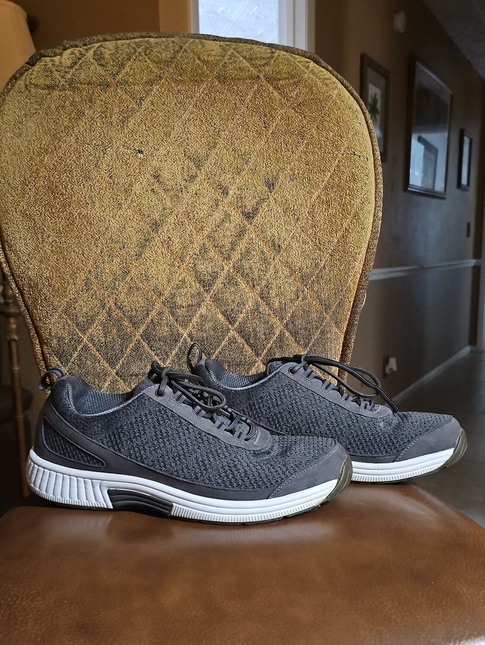 Orthofeet Lava 614 Gray White Lace Up Orthopedic Sneakers Shoes